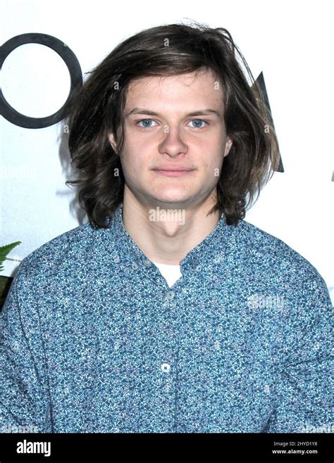 Charlie Tahan .